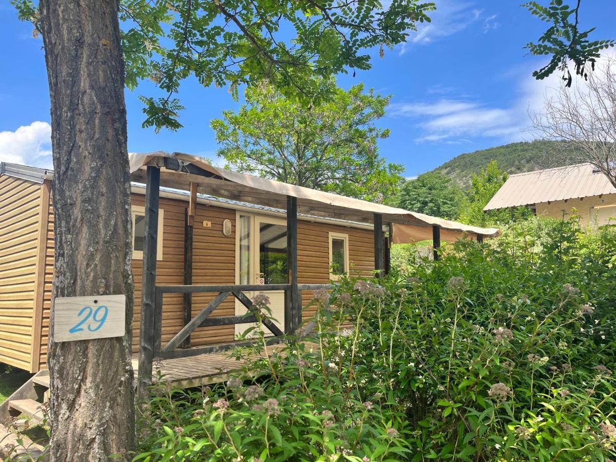 Village De Chalets Et Camping La Pierre De L'Aigle La Bréole Exteriér fotografie