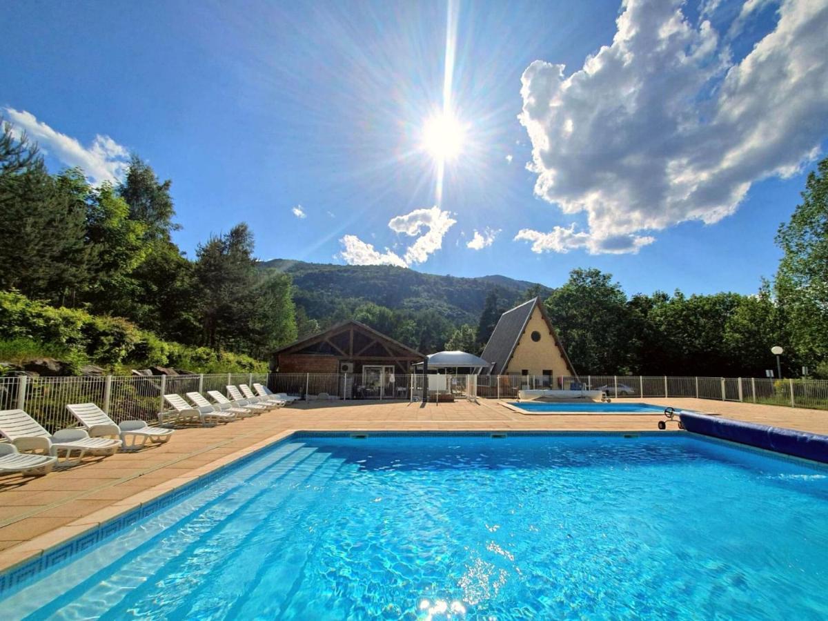 Village De Chalets Et Camping La Pierre De L'Aigle La Bréole Exteriér fotografie