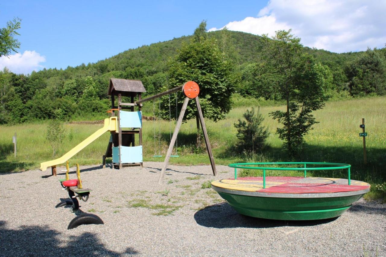 Village De Chalets Et Camping La Pierre De L'Aigle La Bréole Exteriér fotografie