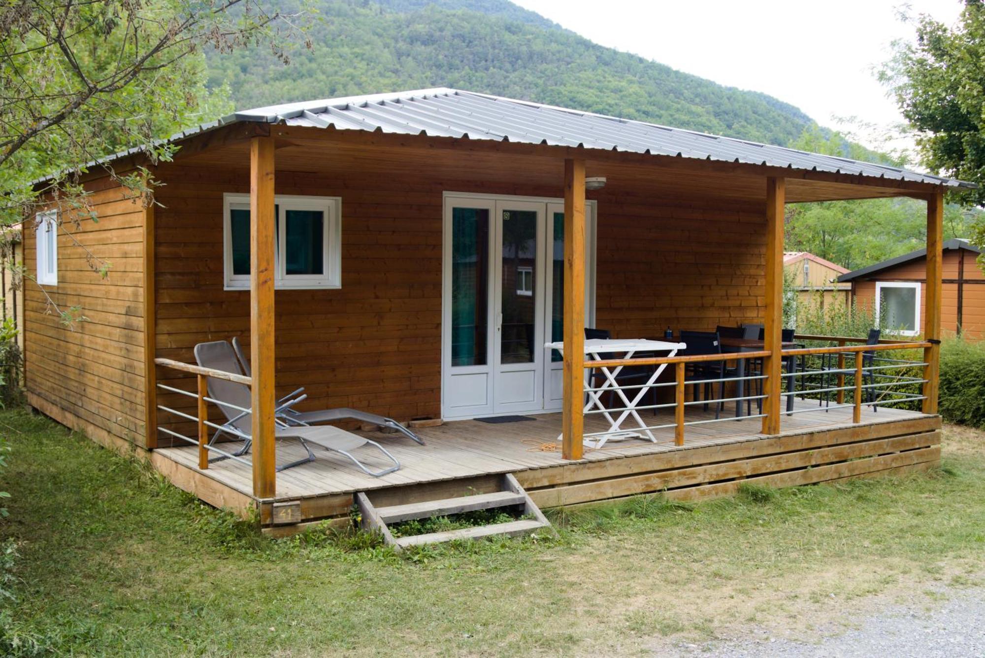 Village De Chalets Et Camping La Pierre De L'Aigle La Bréole Exteriér fotografie